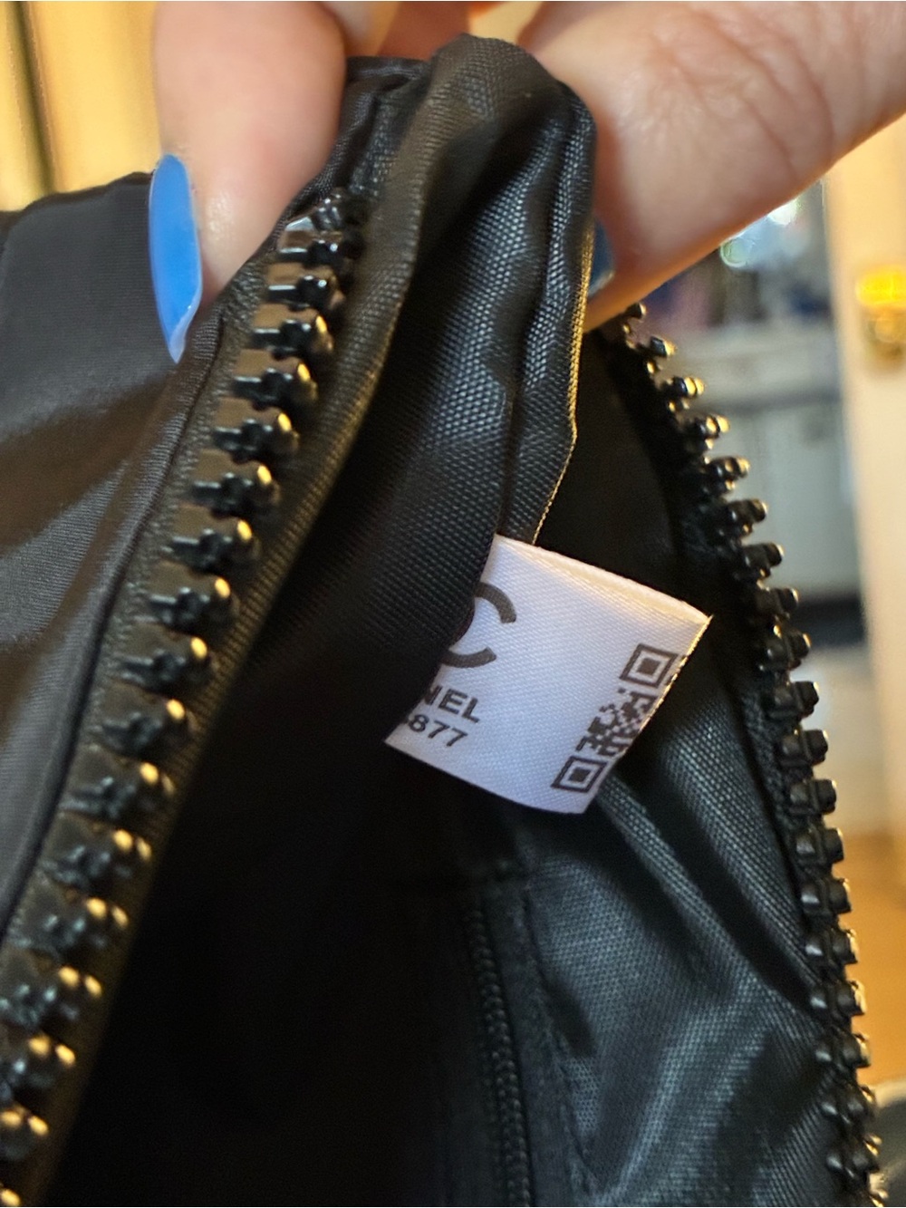 Large Chanel Black Puffy nylon w White ‘CC’ Branding cosmetic bag Pouch. GWP - Picture 7 of 10